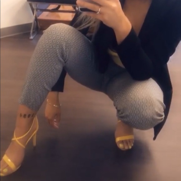 Steve Madden (Yellow) - Picture 6 of 6